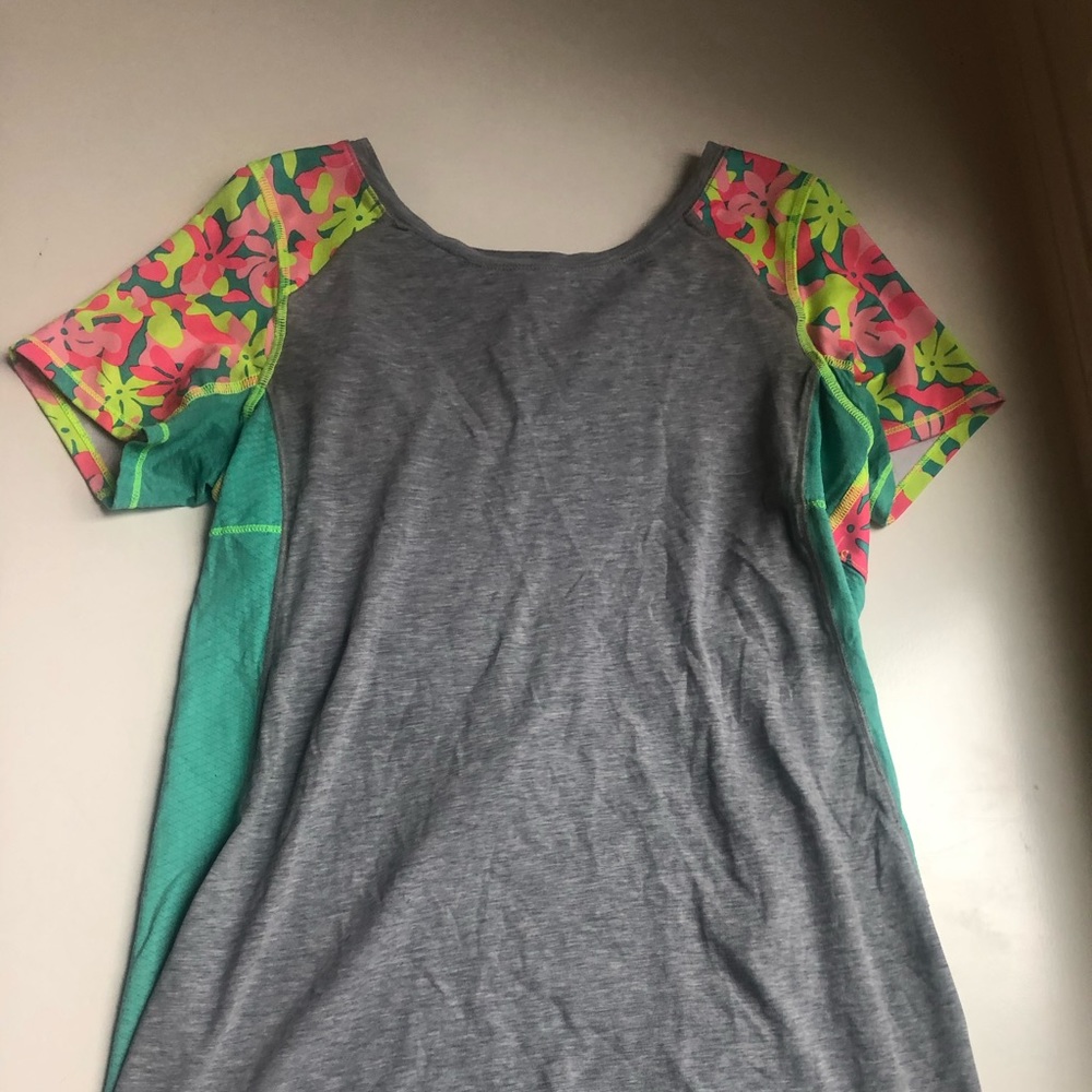 Ivivva T-shirt size 14